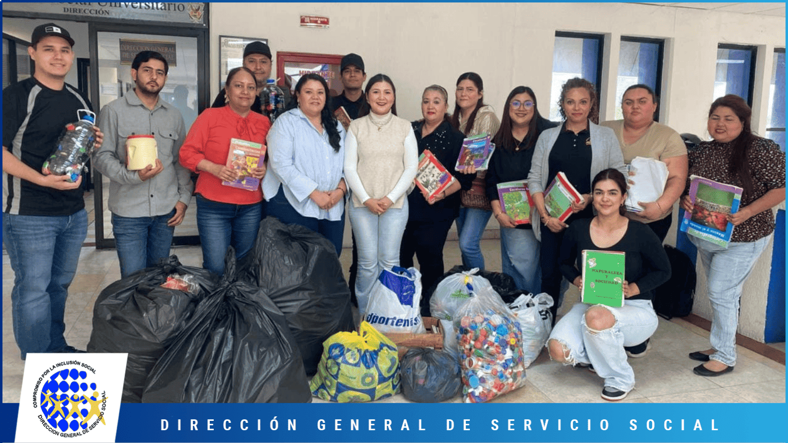 Brigadas del proyecto de Inclusión Social Comunitaria en la entrega-recepción de material reciclado.